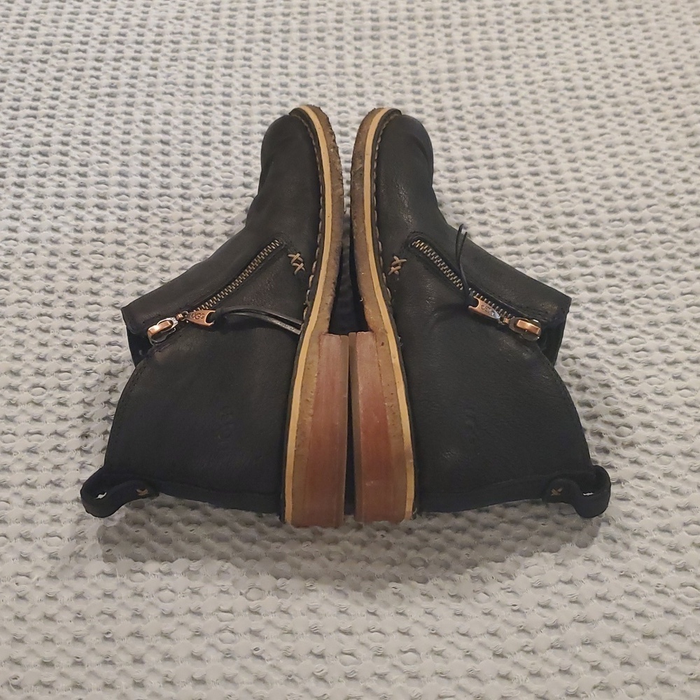 UGG Black Ankle Booties with Cozy Lining and Durable Sole (23) - Picture 4 of 6